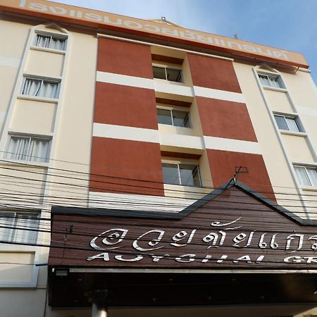 Auychai Grand Hotel Lang Suan Exteriör bild