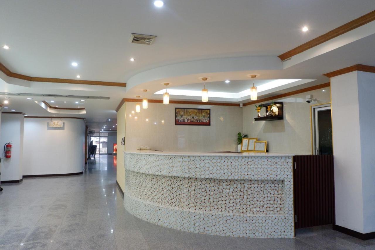 Auychai Grand Hotel Lang Suan Exteriör bild