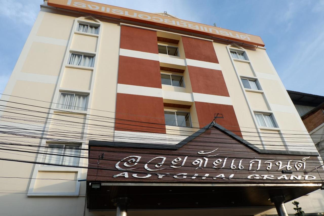 Auychai Grand Hotel Lang Suan Exteriör bild
