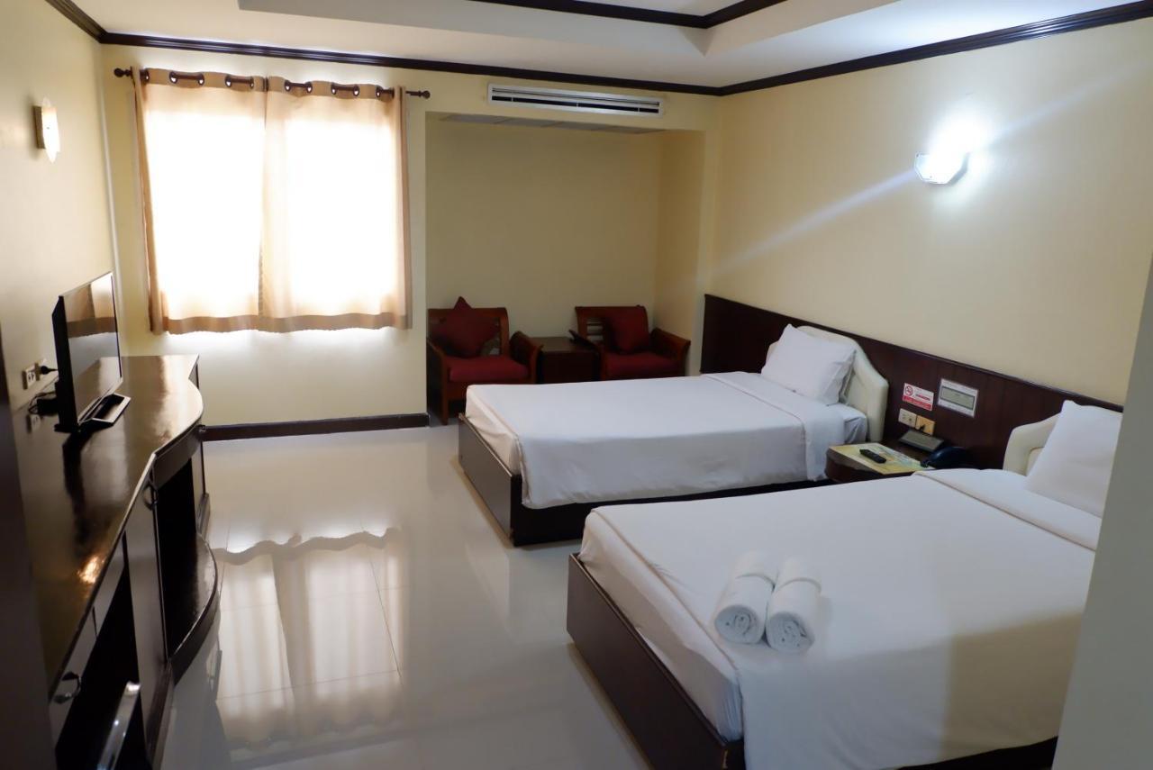 Auychai Grand Hotel Lang Suan Exteriör bild