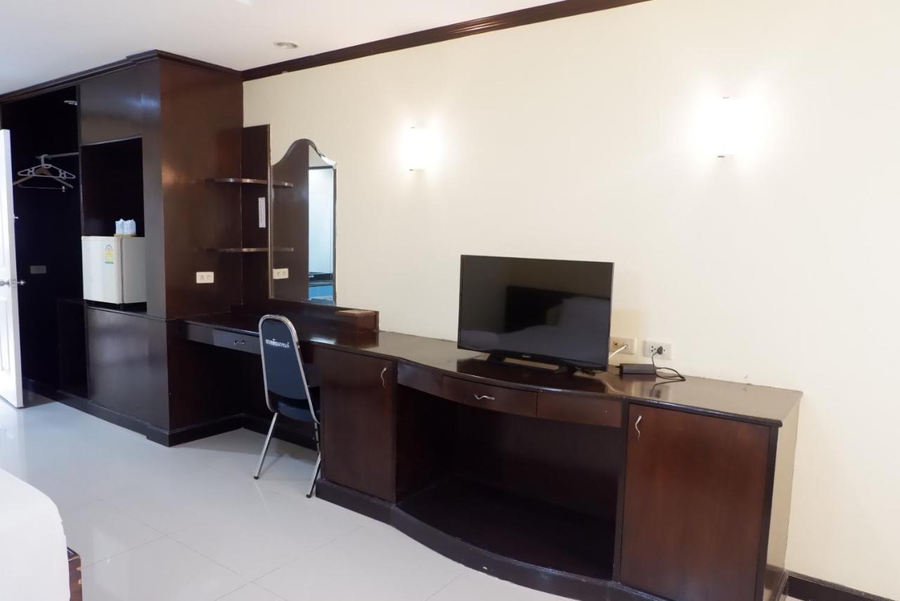 Auychai Grand Hotel Lang Suan Exteriör bild