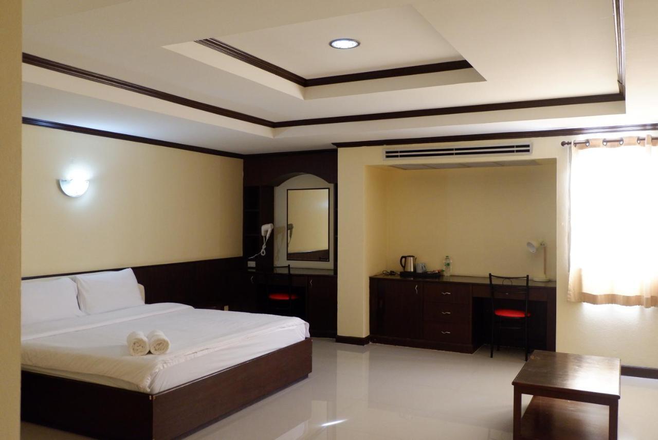 Auychai Grand Hotel Lang Suan Exteriör bild